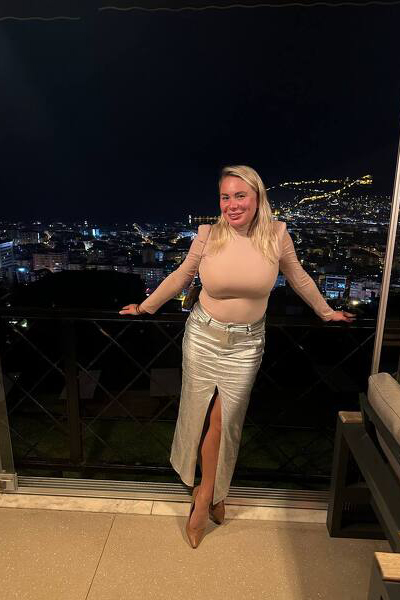 Dynamic Victoriia, 37 y.o. from Kharkiv, Ukraine with Light-brown hair — VeronikaLove
