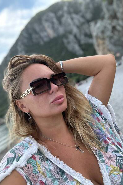 Dynamic Victoriia, 37 y.o. from Kharkiv, Ukraine with Light-brown hair — VeronikaLove