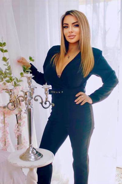 Dynamic Victoriia, 37 y.o. from Kharkiv, Ukraine with Light-brown hair — VeronikaLove