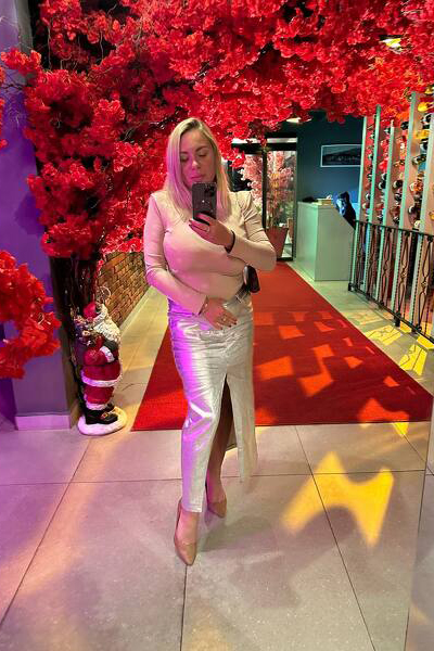 Dynamic Victoriia, 37 y.o. from Kharkiv, Ukraine with Light-brown hair — VeronikaLove