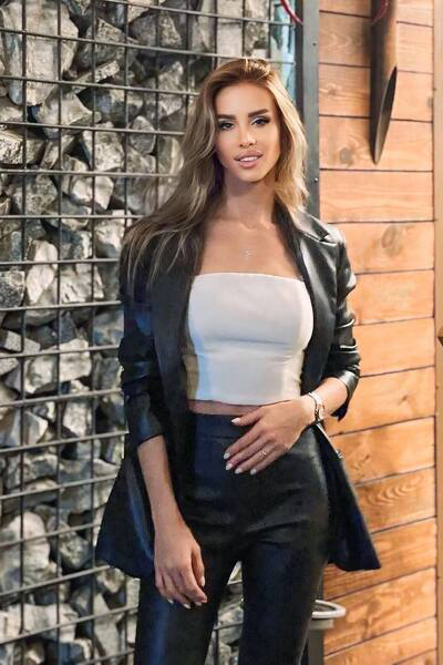 Captivating Elegance: Victoriya, 39 y.o. from Zaporizhzhia, Ukraine — VeronikaLove