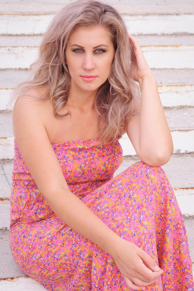 Enigmatic Olesia, 39 y.o. from Chisinau, Moldova with Blonde hair — VeronikaLove