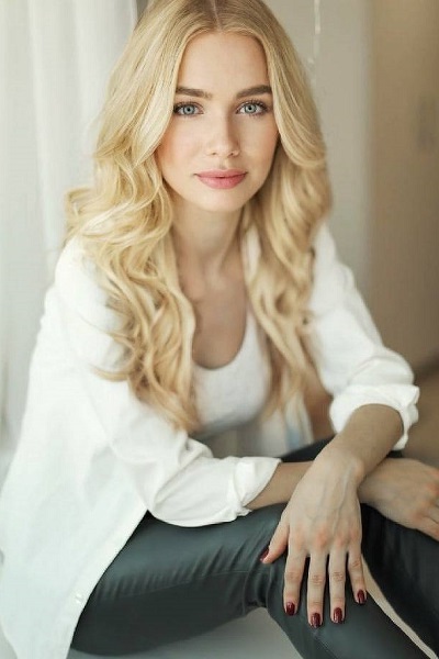 Graceful Julia, 38 y.o. from Lviv, Ukraine with Blonde hair — VeronikaLove