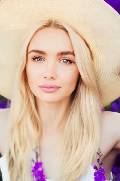 Graceful Julia, 38 y.o. from Lviv, Ukraine with Blonde hair — VeronikaLove