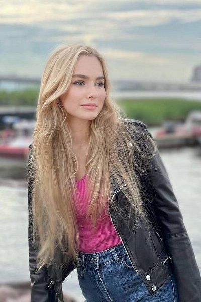 Graceful Julia, 38 y.o. from Lviv, Ukraine with Blonde hair — VeronikaLove