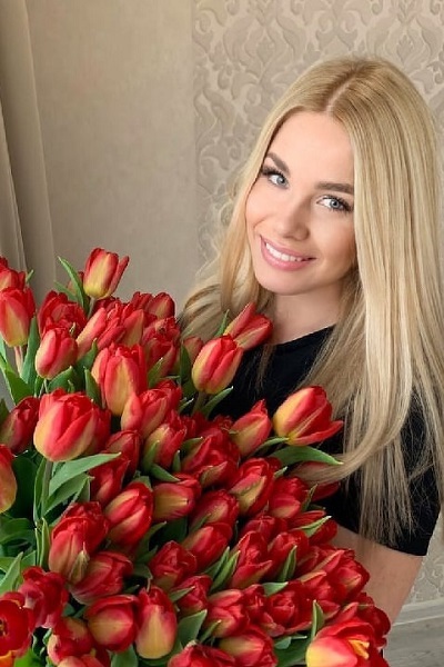 Graceful Julia, 38 y.o. from Lviv, Ukraine with Blonde hair — VeronikaLove