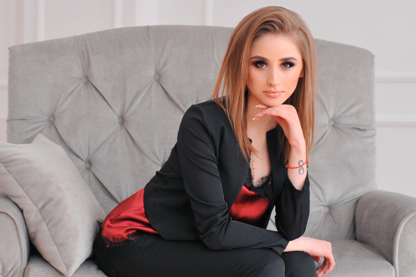 Graceful Elina, 29 y.o. from Chisinau, Moldova with Brown hair — VeronikaLove