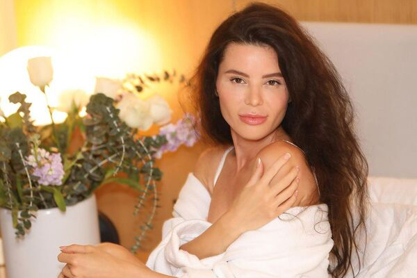 Dynamic Ekaterina, 33 y.o. from Los Angeles, United States with Brown hair — VeronikaLove