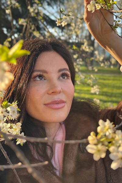 Dynamic Ekaterina, 34 y.o. from Los Angeles, United States with Brown hair — VeronikaLove