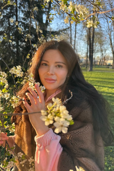 Dynamic Ekaterina, 34 y.o. from Los Angeles, United States with Brown hair — VeronikaLove