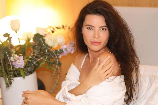 Dynamic Ekaterina, 33 y.o. from Los Angeles, United States with Brown hair — VeronikaLove