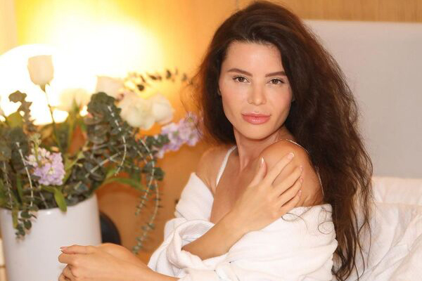 Dynamic Ekaterina, 34 y.o. from California, United States with Brown hair — VeronikaLove