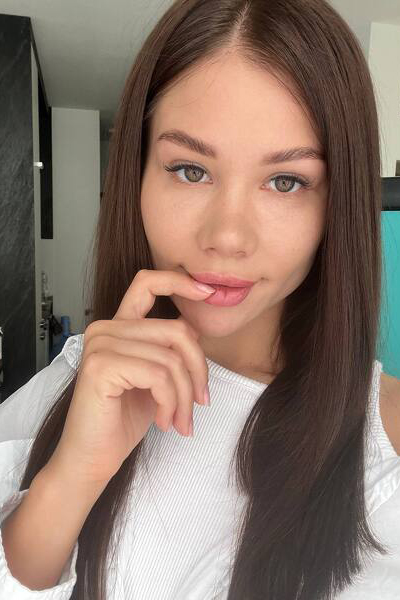 Sophisticated Elegance: Arina, 28 y.o. from Poltava, Ukraine — VeronikaLove