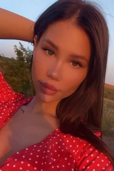 Sophisticated Elegance: Arina, 28 y.o. from Poltava, Ukraine — VeronikaLove