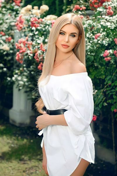 Alluring Presence: Alina, 35 y.o. from Sumy, Ukraine — VeronikaLove