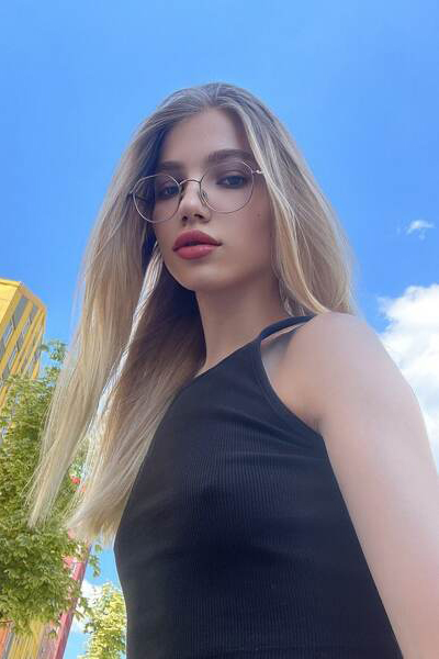 Timeless Elegance: Alina, 23 y.o. from Kyiv, Ukraine — VeronikaLove