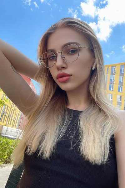 Timeless Elegance: Alina, 24 y.o. from Kyiv, Ukraine — VeronikaLove