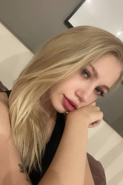 Timeless Elegance: Alina, 24 y.o. from Kyiv, Ukraine — VeronikaLove