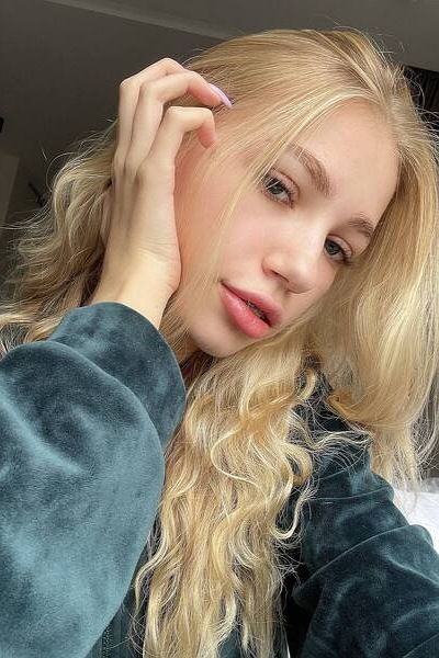 Timeless Elegance: Alina, 24 y.o. from Kyiv, Ukraine — VeronikaLove