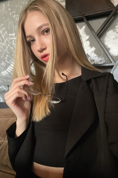 Timeless Elegance: Alina, 23 y.o. from Kyiv, Ukraine — VeronikaLove