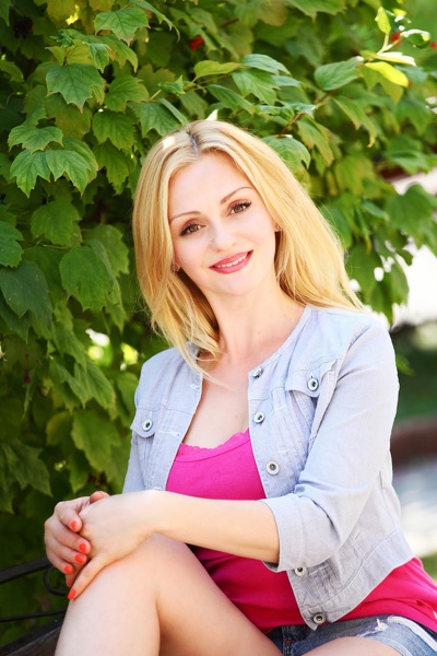 Enchanting Presence: Natalia, 47 y.o. from Khmelnytskyi, Ukraine — VeronikaLove