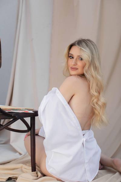 Elegant Diana, 22 y.o. from Lviv, Ukraine with Blonde hair — VeronikaLove