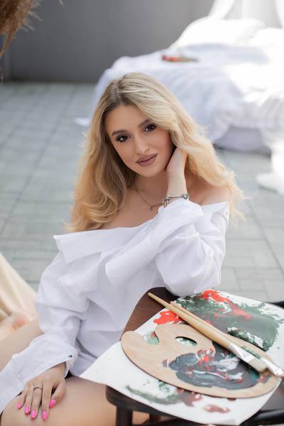 Elegant Diana, 22 y.o. from Lviv, Ukraine with Blonde hair — VeronikaLove