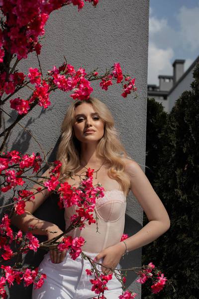 Elegant Diana, 22 y.o. from Lviv, Ukraine with Blonde hair — VeronikaLove