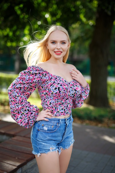 Radiant Charm: Valeria, 24 y.o. from Zaporizhzhia, Ukraine — VeronikaLove