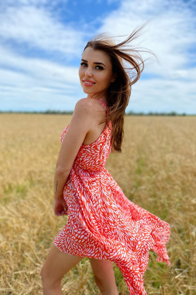 Vivacious Liliya, 34 y.o. from Kremenchuk, Ukraine with Brown hair — VeronikaLove