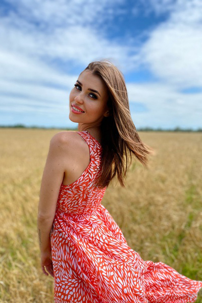 Vivacious Liliya, 34 y.o. from Kremenchuk, Ukraine with Brown hair — VeronikaLove