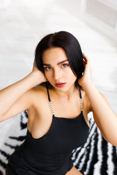 Lovely Eva, 20 y.o. from Kremenchuk, Ukraine with Dark-brown hair — VeronikaLove