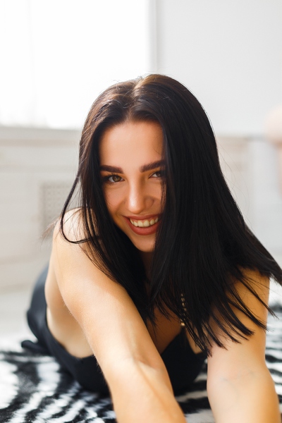 Lovely Eva, 20 y.o. from Kremenchuk, Ukraine with Dark-brown hair — VeronikaLove