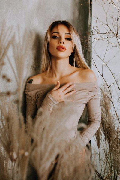 Enchanting Aura: Iryna, 32 y.o. from Kyiv, Ukraine — VeronikaLove