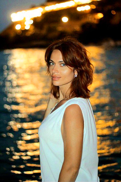 Serene Alena, 45 y.o. from Dnipro, Ukraine with Auburn/red hair — VeronikaLove