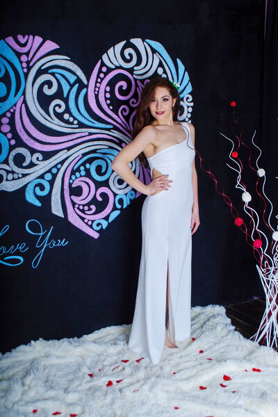 Magnetic Allure: Elena, 34 y.o. from Odesa, Ukraine — VeronikaLove