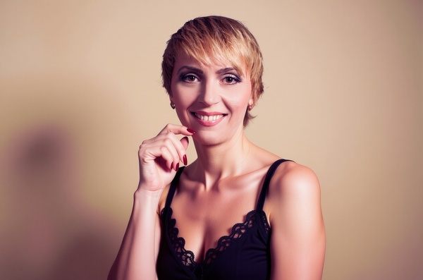 Dazzling Charm: Elena, 48 y.o. from Dusseldorf, Germany — VeronikaLove