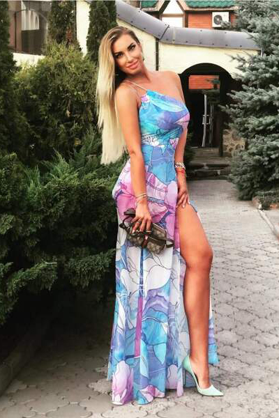 Glamorous Presence: Anna, 38 y.o. from Kharkiv, Ukraine — VeronikaLove