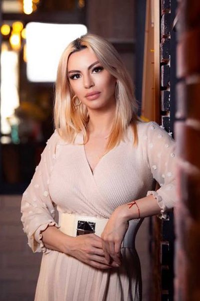 Vibrant Marina, 42 y.o. from Chisinau, Moldova with Blonde hair — VeronikaLove