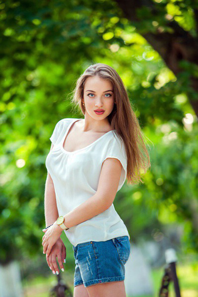 Whimsical Wonder: Julia, 26 y.o. from Kherson, Ukraine — VeronikaLove