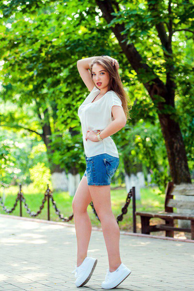 Whimsical Wonder: Julia, 26 y.o. from Kherson, Ukraine — VeronikaLove