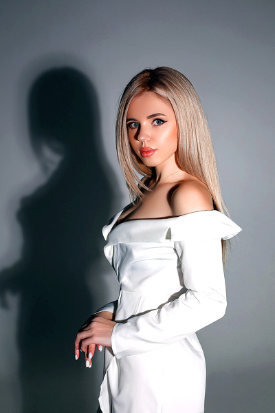 Enchanting Charisma: Yana, 27 y.o. from Kyiv, Ukraine — VeronikaLove