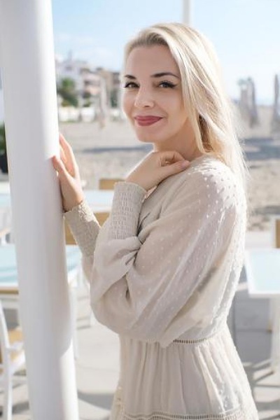 Enchanting Aura: Marina, 40 y.o. from Ivano-Frankivsk, Ukraine — VeronikaLove