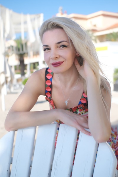 Enchanting Aura: Marina, 40 y.o. from Ivano-Frankivsk, Ukraine — VeronikaLove