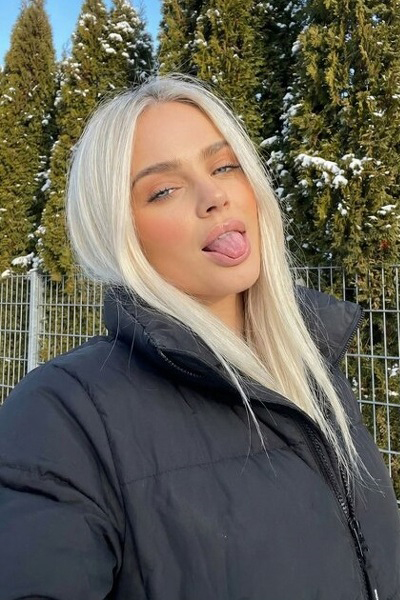 Timeless Grace: Anna, 35 y.o. from Zaporizhzhia region, Ukraine — VeronikaLove