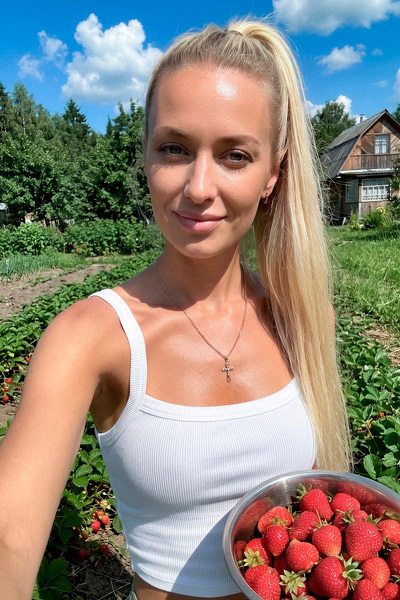 Dazzling Vera, 39 y.o. from Kryvyi Rih, Ukraine with Blonde hair — VeronikaLove