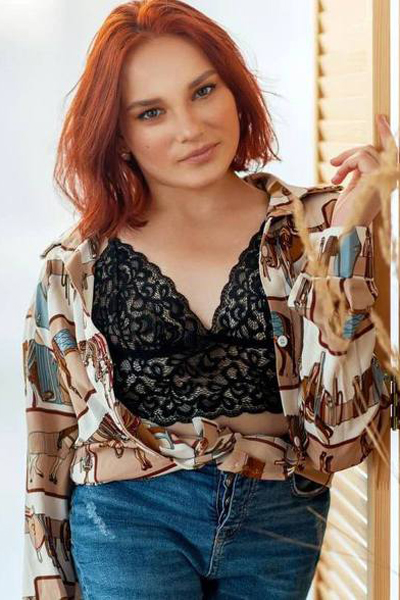 Radiant Anna, 23 y.o. from Odesa, Ukraine with Auburn/red hair — VeronikaLove