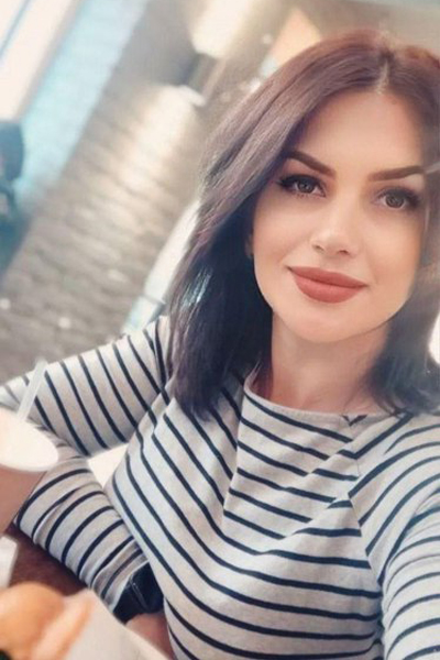 Magnetic Allure: Alla, 40 y.o. from Dnipro, Ukraine — VeronikaLove