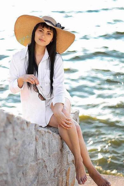 Vibrant Alona, 33 y.o. from Vinnytsia, Ukraine with Black hair — VeronikaLove