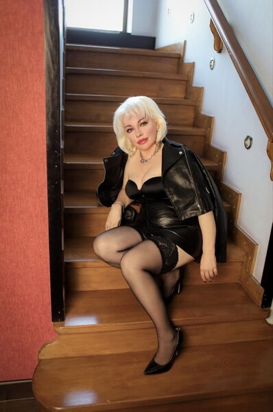 Graceful Presence: Olena, 56 y.o. from Kyiv, Ukraine — VeronikaLove